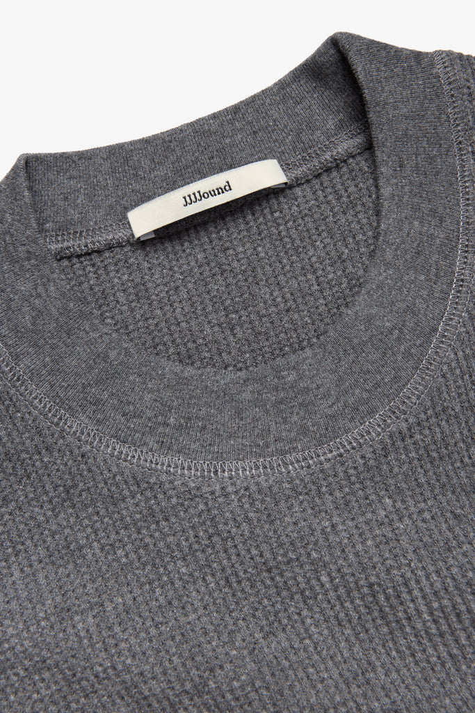 J90_WAFFLE_LONGSLEEVE_CHARCOAL