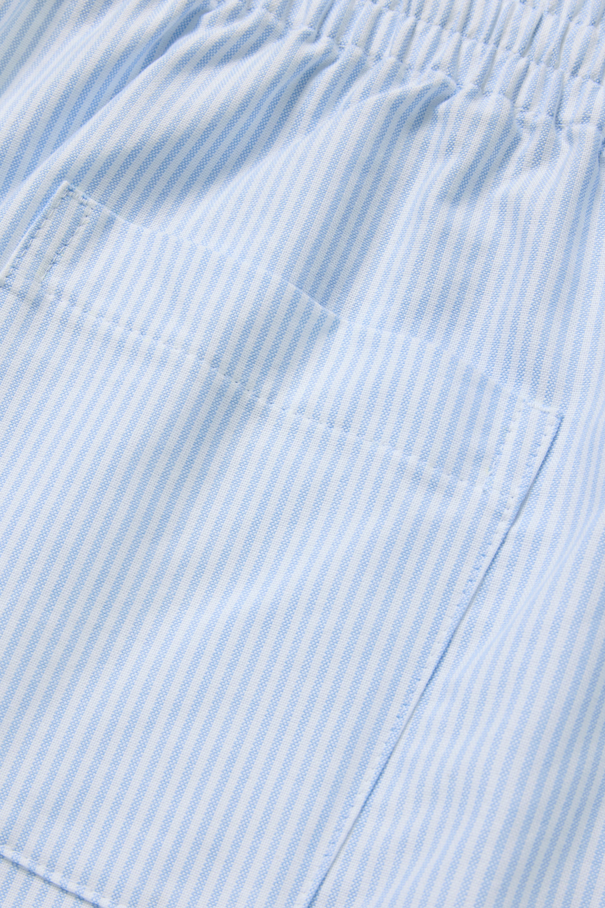 Weekend Oxford Short - White/Blue Stripes