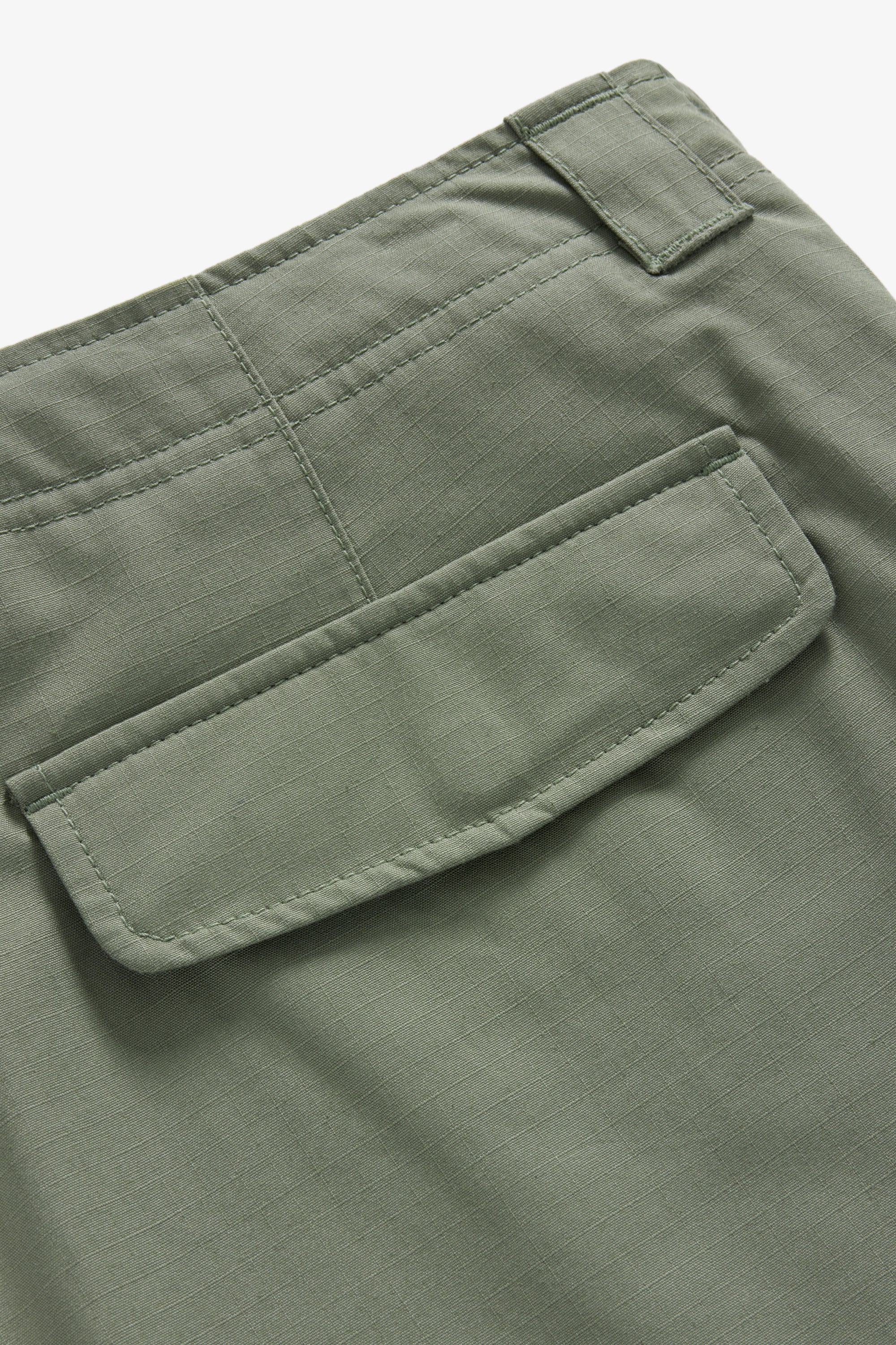 Lightweight Cargo Shorts - Light Olive