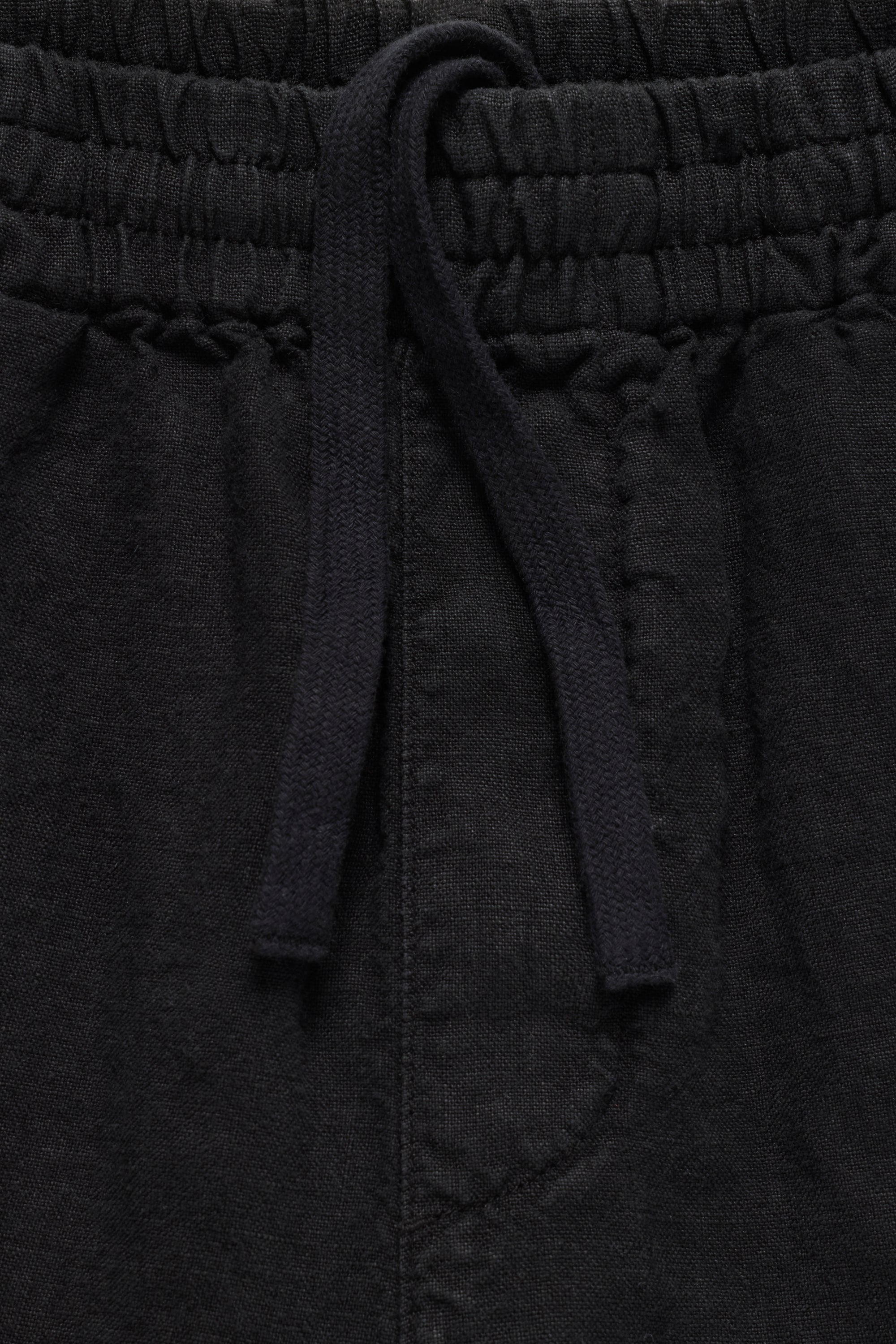 Logo Weekend Linen Short - Black