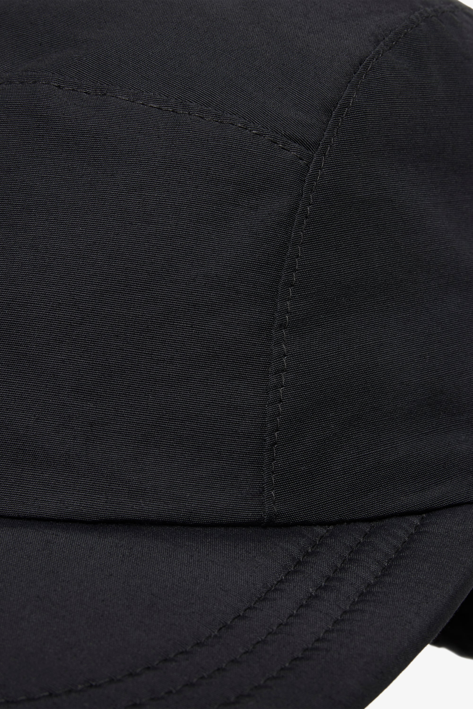 Camper Winter Cap - Black
